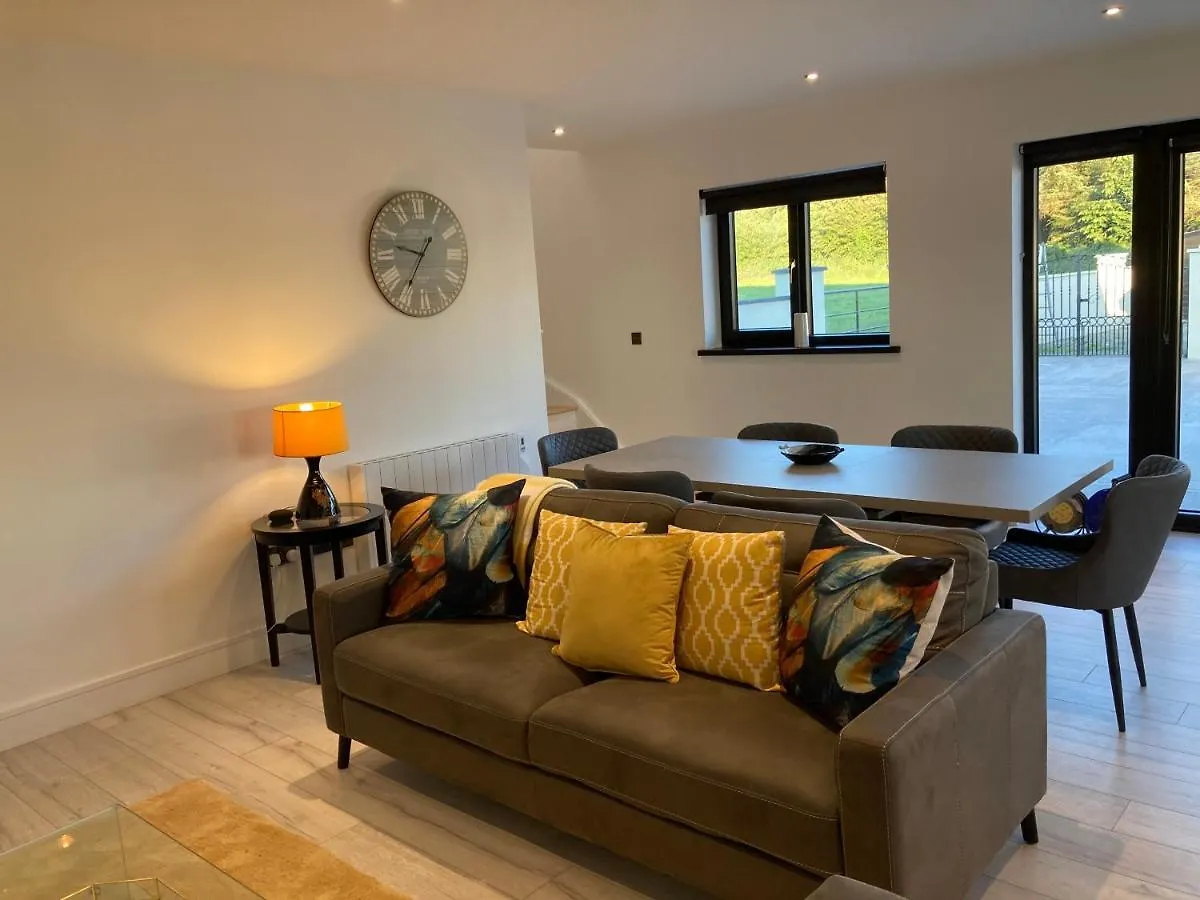 The Grasslands Holiday Home, Cork Apartment